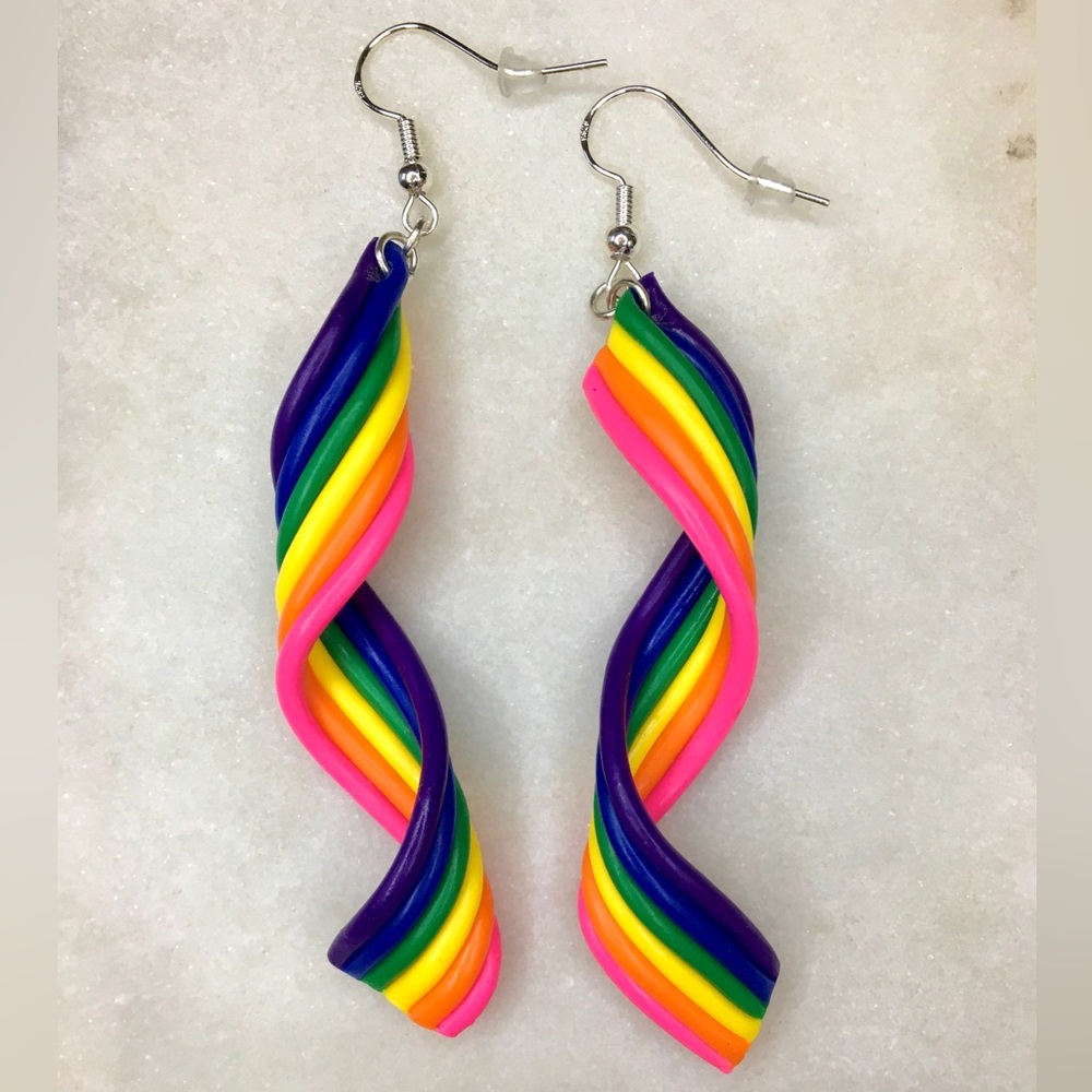 🌈 Rainbow Twist Handcrafted Earrings 💖 - Picture 3 of 15